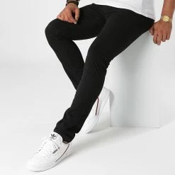 Meilleure vente 🔔 Pantalon Chino Cody 2 Mahevan Noir de Redskins 🎉 -Redskins Soldes redskins 276889 CODY 2 MAHEVAN BLACK 20210803T141632 03