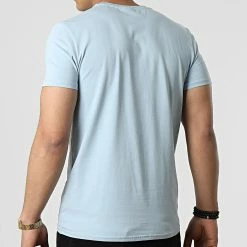 Acheter 🧨 Tee 👕 Shirt Malcom Calder Bleu Clair de Redskins ✔️ -Redskins Soldes redskins 310721 MALCOM CALDER SKYBLUE 20220328T161432 04