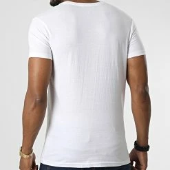 Meilleure affaire 🥰 Tee 👕 Shirt Nash Calder Blanc Bleu Marine de Redskins ⭐ -Redskins Soldes redskins 328077 NASH CALDER WHITE NAVY 20220721T154749 04