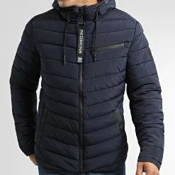 Meilleur prix 😍 Doudoune Capuche Harper Lutetia Bleu Marine de Redskins 😉 8 Meilleur prix 😍 Doudoune Capuche Harper Lutetia Bleu Marine de Redskins 😉 -Redskins Soldes redskins 334604 HARPER LUTETIA NAVY BLUE 20220825T154051 03